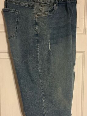 BloomChic Women's Washed Blue Cropped Ankle Jeans